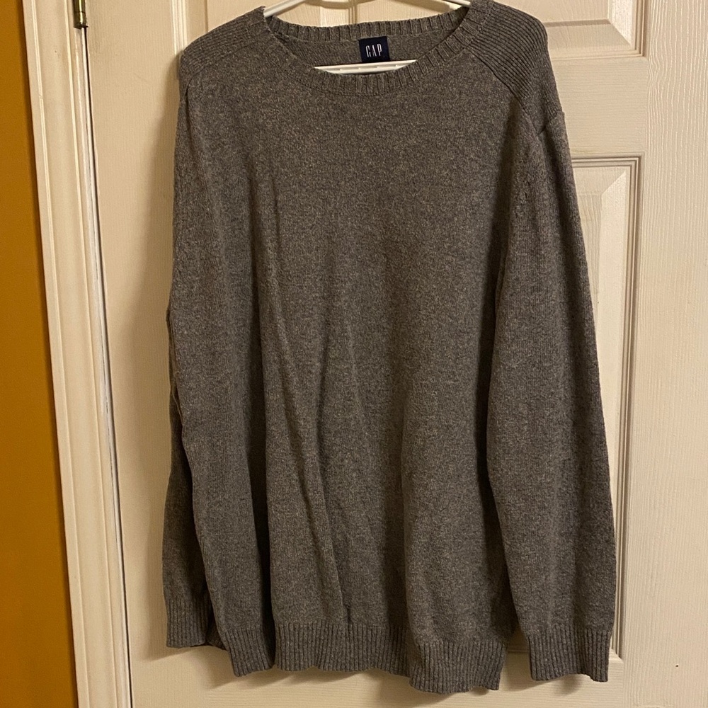 GAP Men's Heather Gray Crewneck Sweater